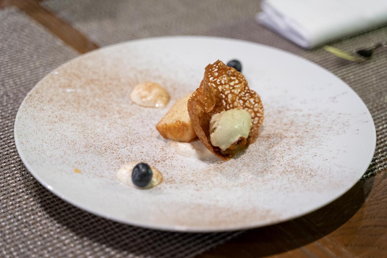 Grand Hotel Campione Campione d'Italia Exterior photo A dessert at the restaurant