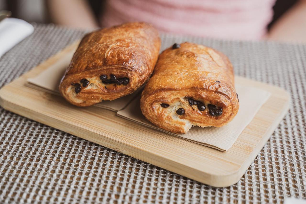 Grand Hotel Campione Campione d'Italia Exterior photo Chocolate croissants