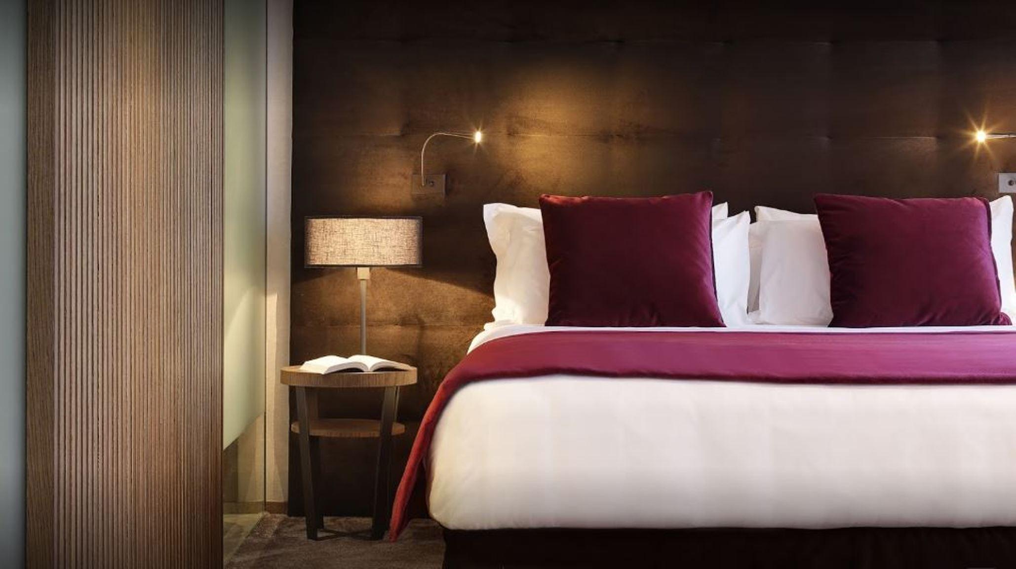 Grand Hotel Campione Campione d'Italia Exterior photo A bedroom at the hotel