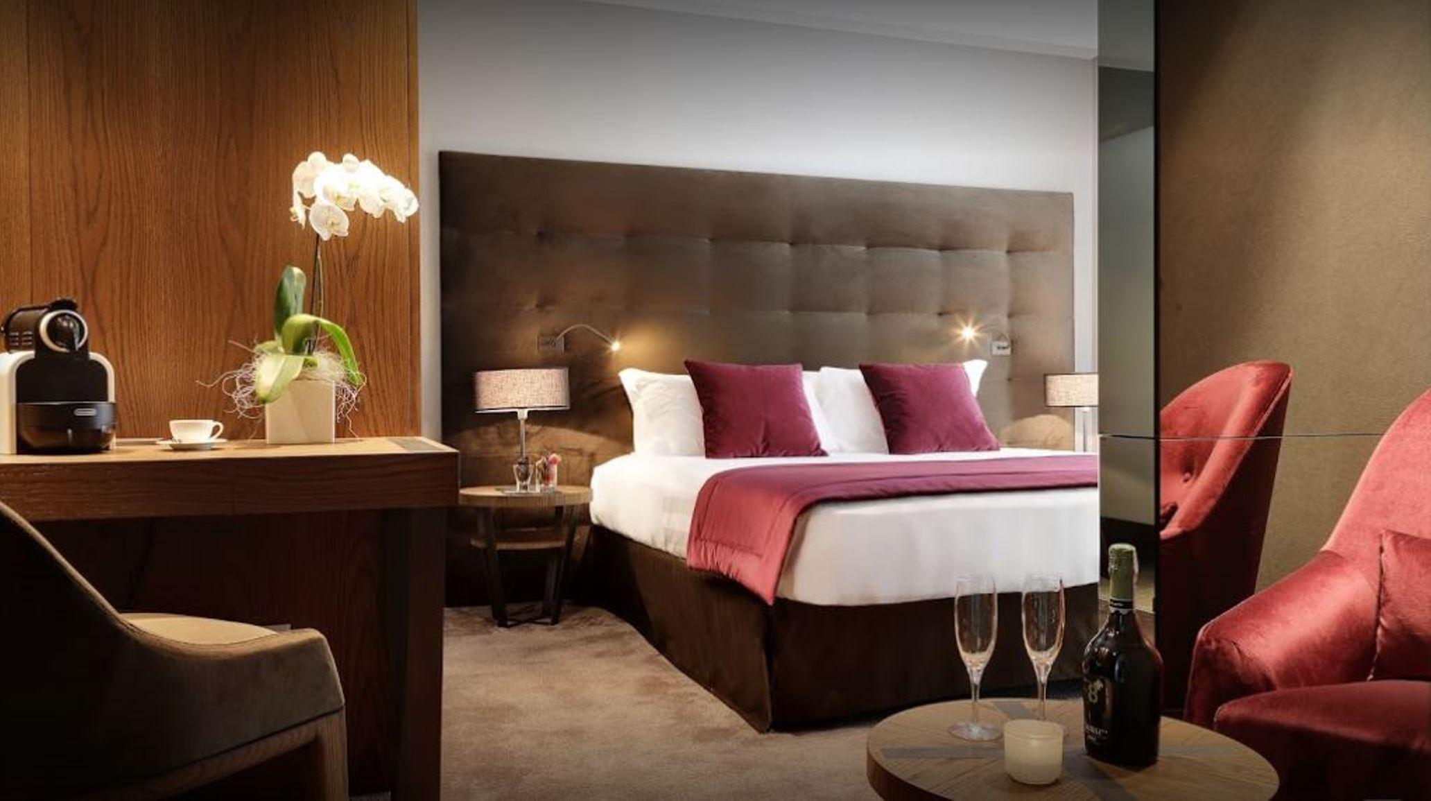 Grand Hotel Campione Campione d'Italia Exterior photo A bedroom at the hotel