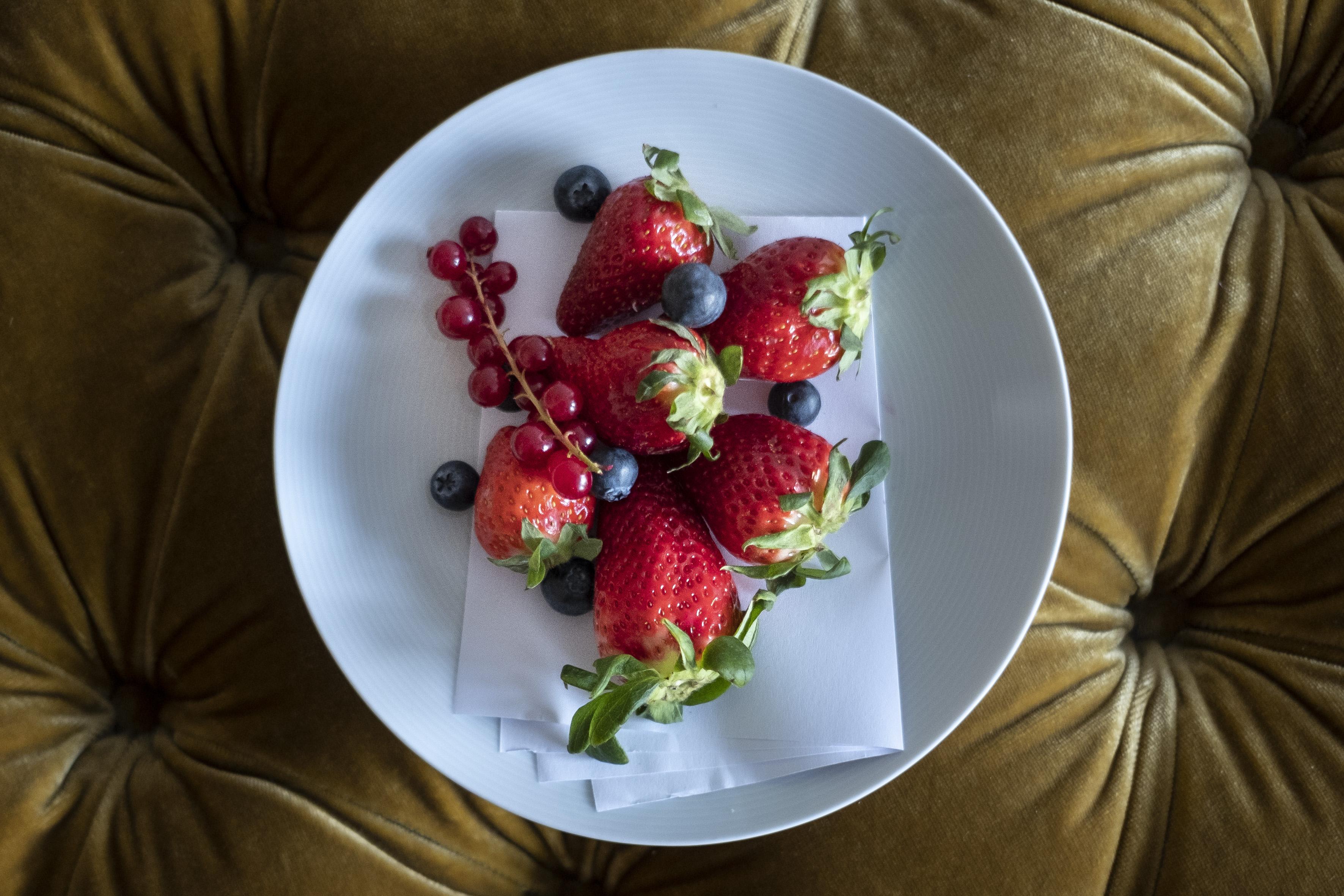Grand Hotel Campione Campione d'Italia Exterior photo Strawberries and blueberries
