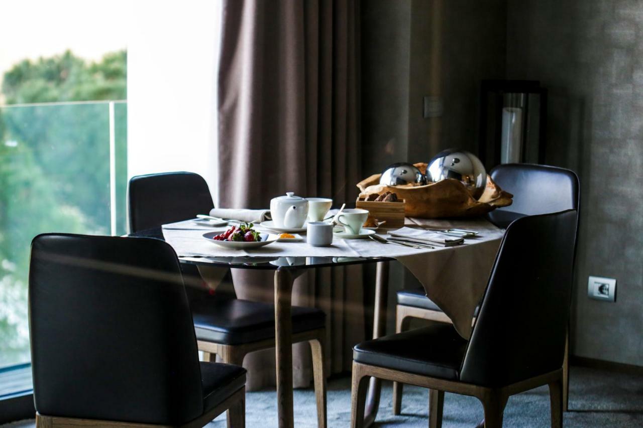 Grand Hotel Campione Campione d'Italia Exterior photo A dining room