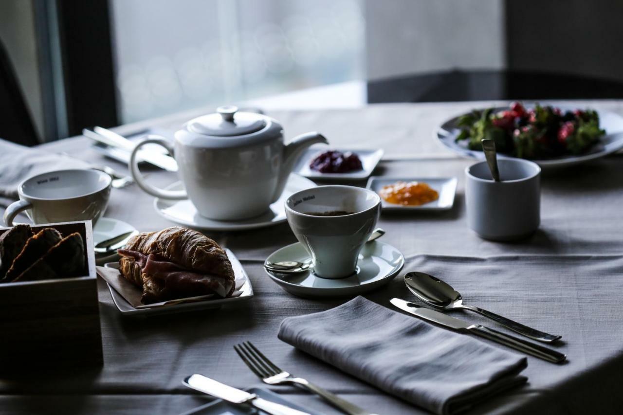 Grand Hotel Campione Campione d'Italia Exterior photo A breakfast table